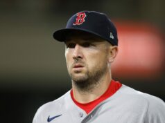 „Alex Bregman ich prosil“ logo pochodového šialenstva