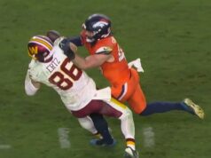 Alex Singleton, hviezda Denver Broncos, hrá hru, ktorá šetrí hru, hneď ako prvý zápas od diagnózy rakoviny Alex Singleton zavŕšil svoj emocionálny návrat do NFL hrou, ktorá zachraňuje hru za Broncos
