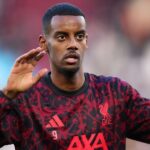 Alexander Isak prerušil ticho pri východe z Newcastlu a nechal Eddieho Howea rozzúreného | Futbal | Šport