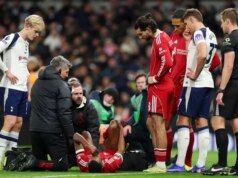 Alexander Isak trpí zranením niekoľko sekúnd po strelení druhého gólu Liverpoolu Alexander Isak trpí zranením niekoľko sekúnd po strelení druhého gólu Liverpoolu