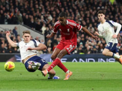 Alexander Isak utrpel ťažké zranenie, keď skóroval za Liverpool v Tottenhame Hotspur Download app from appStore