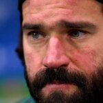 Alisson dáva jasne najavo pocity v tíme Liverpoolu v rozhovore s Mo Salahom po verdikte Arneho Slotu