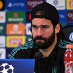 Alisson sa stal prvým hráčom Liverpoolu, ktorý reagoval na komentáre Mo Salaha, keďže sa odhalili ďalšie kroky