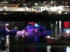 Americká vláda priznala podiel na havárii lietadla vo Washingtone, pri ktorej zahynulo 67 ľudí… vrátane skupiny elitných korčuliarov Americká vláda priznala, že činy riadiaceho letovej prevádzky a pilota armádneho vrtuľníka zohrali úlohu pri spôsobení januárovej tragickej havárie lietadla vo Washingtone DC.