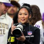 Americký olympijský hrdina Suni Lee si všimol, že pracuje ako fotograf na zápase NFL Christmas Day