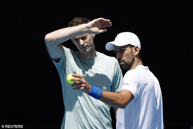 Andy Murray odhaľuje „trápny“ príbeh z prvého dňa práce s Andy Murray prezradil, že prvý deň ako jeho tréner mal „krč“ na behu s Novakom Djokovičom.