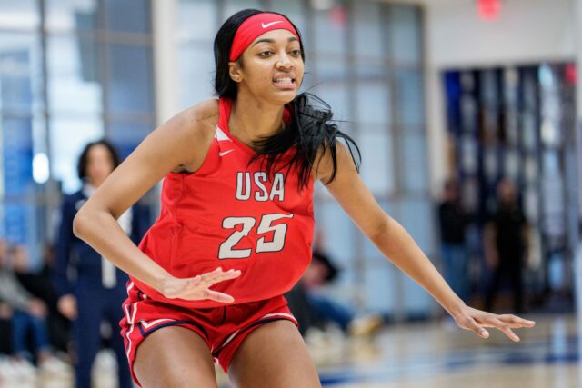CHICAGO, ILLINOIS – 3. SEPTEMBER: Angel Reese č. 5 z Chicago Sky dribluje s loptou proti Connecticut Sun vo Wintrust Arena 3. septembra 2025 v Chicagu, Illinois. (Foto: Geoff Stellfox/Getty Images) Chicago Sky vs Indiana Fever – Zdroj: Gett