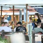 Na triumfálnom turné Ashes sa pivná štvordňová prestávka v dovolenkovom rezorte stáva príkladom kamarátstva, ďalším z percent (alebo štyroch a pol), ktoré prispievajú k športovej sláve.