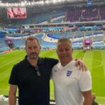 Anglickí fanúšikovia Neala Weekesa a Fila Sollofa