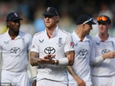 Anglicko je po ďalšom nešťastnom dni ponechané na pokraji poníženia Ashes v Adelaide – ako smutný pohľad potvrdzuje, že Ben Stokes to so ziskom späť urny nemyslí vážne Anglicko je na pokraji porážky v Ashes, potrebuje rekordný beh, aby získalo víťazstvo