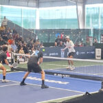 Dvojica JW Johnson a Augustus Ge (vpravo) vyhrala najtesnejší zápas dňa, dvojfinále mužov, nad Noe Khlifom a Riley Newmanom.