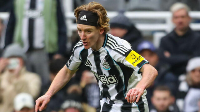 Anthony Gordon prehral „jeden z najlepších výkonov tejto sezóny“ na 20 minút proti Chelsea
