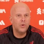 LONDÝN, ANGLICKO - 20. DECEMBRA: Alexander Isak z Liverpoolu odišiel zo zápasu zranený počas zápasu Premier League medzi Tottenhamom Hotspur a Liverpoolom na štadióne Tottenham Hotspur 20. decembra 2025 v Londýne v Anglicku. (Foto: Marc Atkins/Getty Images)