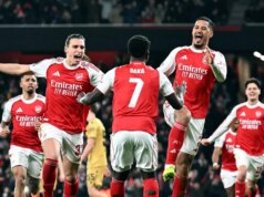 Arsenal prekonal posledný gól Crystal Palace a vyhral penaltový rozstrel – 5 hovorových bodov Ricardo Caalaariori, Bukayo Saka a William Salba z Arsenalu oslavujú svoj gól