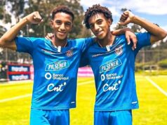 Arsenal sa dohodol na dohode o ekvádorských dvojčatách zázračných detí z akadémie Moisesa Caiceda a Piera Hincapieho – a jeden už priťahuje porovnanie Neymara Dvojičky Holger a Edwin Quintero sa v zásade dohodli na tom, že sa pridajú k Arsenalu v auguste 2027, keď dovŕšia 18 rokov – pričom Edwin (vpravo) má rovnaké štýly ako mladého Neymara.