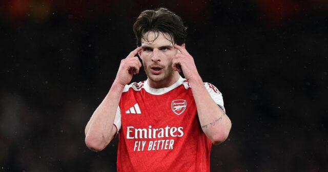 Arsenal sa napriek veľkému úderu Ligy majstrov vyhol nočnej more Declan Rice z Arsenalu počas zápasu fázy MD5 Ligy majstrov UEFA 2025/26 medzi Arsenal FC a FC Bayern München na štadióne Arsenal 26. novembra 2025 v Londýne, Anglicko