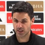 Mikel Arteta na tlačovej konferencii Arsenalu
