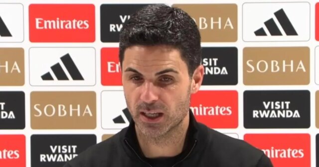 Mikel Arteta na tlačovej konferencii Arsenalu