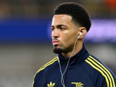 Arsenal sa pripravil na záujem o prestup Ethana Nwaneriho, keďže cieľová hodnota 84 miliónov libier sa zastavila na novej zmluve Ethan Nwaneri z Arsenalu kontroluje ihrisko pred zápasom MD6 fázy Ligy majstrov UEFA 2025/26 medzi Club Brugge KV a Arsenal FC