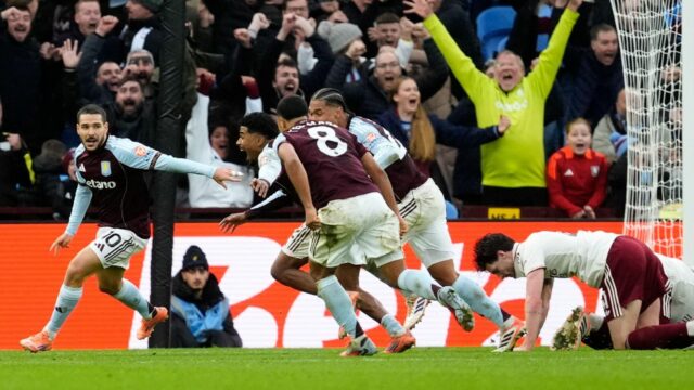 Arsenal uštedril úder kladivom od Aston Villy, keď pár Gunners Arsenal uštedril úder kladivom od Aston Villy, keď pár Gunners bol v súboji o titul strašne slabý