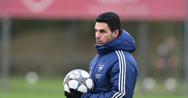 Arsenal utrpel čerstvé zranenie, keďže kríza Mikela Arteta sa pred Leandro Trossard oslavuje so spoluhráčom Martinom Zubimendim po tom, čo strelil prvý gól svojho tímu v zápase počas zápasu Premier League vo Villa Parku.