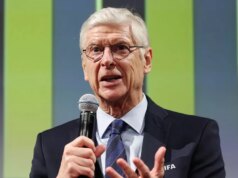 Arséne Wenger varuje, že Anglicko sa stalo „takmer mužmi“ majstrovstiev sveta a menuje favoritov Arsene Wenger