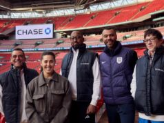 Ashley Cole a Fara Williams inšpirujú ďalšiu generáciu trénerov vo Wembley Účastníci boli vybraní ako víťazi zo žrebovania o ceny pre jednotlivcov, ktorí absolvovali kurz financovaný Chase v rámci futbalového trénerského programu Chase