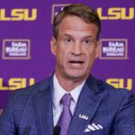 Asistenti LSU Lane Kiffin sa vracajú do Ole Miss, aby pomohli v play-off
