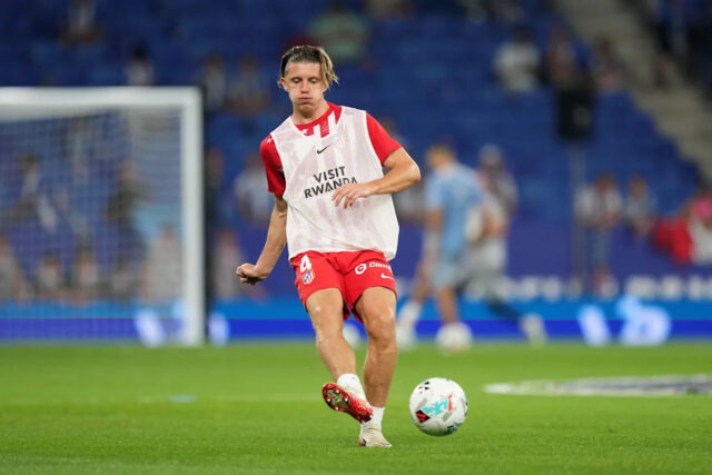 Atlético Madrid zaujalo tvrdý postoj k hráčovi uprostred záujmu Manchestru United
