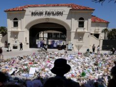 Austrálska polícia obvinila údajného strelca z Bondi Beach z prvého pohrebu Správy Austrálska polícia obvinila údajného strelca z Bondi Beach z prvého pohrebu Správy