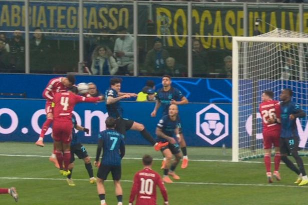 BREAKING Liverpool odišiel nahnevaný po tom, čo VAR kontroverzne zamietol BREAKING Liverpool odišiel nahnevaný po tom, čo VAR kontroverzne zamietol „tvrdé“ rozhodnutie