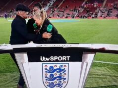 BREAKING: Televízny návrat Laury Woodsovej potvrdil ako moderátorka v prvom zápase od kolapsu naživo BREAKING: Televízny návrat Laury Woodsovej potvrdil ako moderátorka v prvom zápase od kolapsu naživo