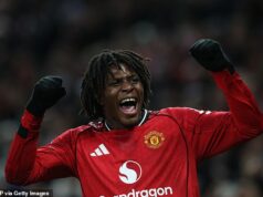 Báječný volej Patricka Dorgu vyhral Man United 1:0 po tom, čo tvrdohlavý Ruben Amorim KONEČNE zmenil formáciu, Newcastle na Old Trafford klesol. Patrick Doorgu bol hrdinom Manchestru United v deň, keď Ruben Amorim konečne zmenil svoju formáciu