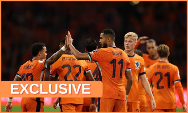 Barcelona a West Ham chcú získať Nathana Akeho
