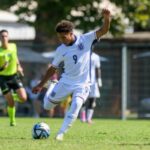 Barca vedie preteky pre Ajaya Tavaresa.