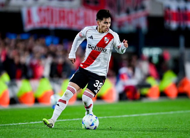 Barcelona sa pokúsila získať argentínskeho krídelníka v 10-miliónovej zmluve pred Roonym Bardghjim
