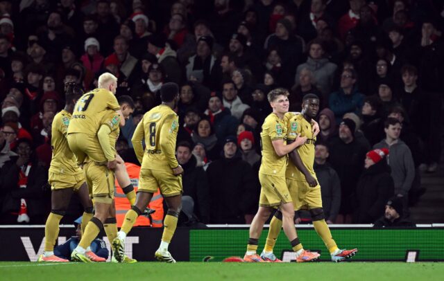 Barcelone a Realu Madrid chýba obranca
