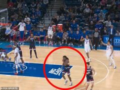 Basketbalová hviezda UConn ochorie na ihrisku po tom, čo v polčase vypila PICKLE JUICE Strážca UConn Silas Demary Jr v zápase proti DePaulovi ušiel z podlahy a zvracal