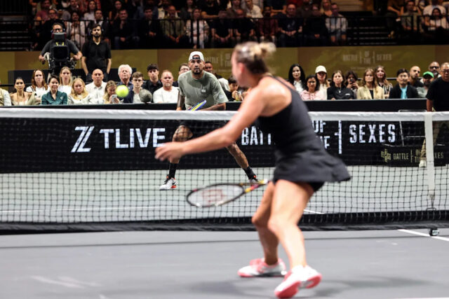 Battle of the Sexes: Nick Kyrgios vyhráva v priamych setoch Download app from appStore