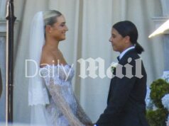 Bazén so slanou vodou a mozaika Napoleona Bonaparta: Vnútri luxusnej vily v Perthe za 3 milióny dolárov, kde sa hviezda Matildas Sam Kerr zaviazala Sam Kerr a Kristie Mewis uzavreli na Silvestra uzol na úžasnej vile v benátskom štýle za 3 milióny dolárov v austrálskom rodnom meste Perth.