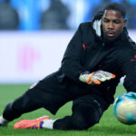 Bezprostredné stretnutie Milána s Maignanom, keď sa chystajú Chelsea a Man United