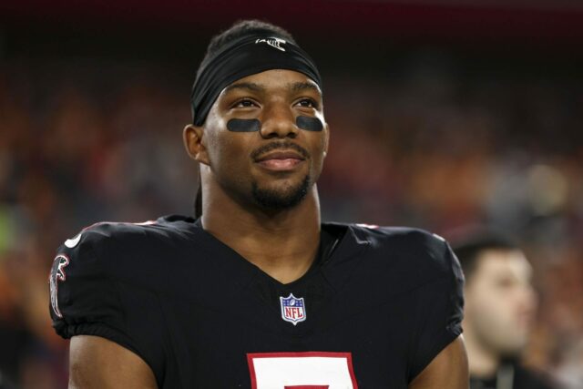 Bijan Robinson sa ospravedlňuje za „necitlivé“ komentáre v národnej televízii logo pochodového šialenstva