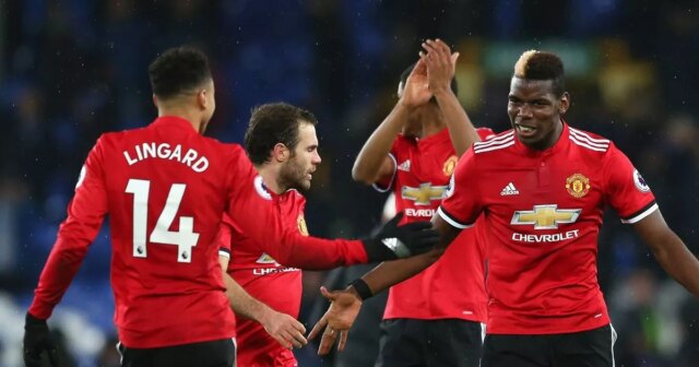 Paul Pogba a Jesse Lingard oslavujú