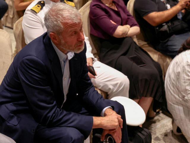 Británia varuje Abramoviča, aby dal Chelsea za predaj hotovosť Ukrajine Británia varuje Abramoviča, aby dal Chelsea za predaj hotovosť Ukrajine alebo sa postavil pred súd | Futbalové správy