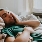 Chlapík bol trochu v šoku, keď sa na druhý deň ráno zobudil