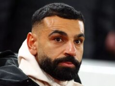 Budúcnosť Mohameda Salaha v Liverpoole je na pochybách, pretože fanúšikovia rezignovali na osud Egypťana LIVERPOOL, ANGLICKO - 3. DECEMBRA: Mohamed Salah z Liverpoolu sa prizerá zo striedačky počas zápasu Premier League medzi Liverpoolom a Sunderlandom na Anfielde 3. decembra 2025 v Liverpoole v Anglicku. (Foto: Chris Brunskill/Fantasista/Getty Images)