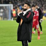 Mohamed Salah tlieska fanúšikom po zápase Premier League medzi Leedsom United a Liverpoolom na Elland Road.