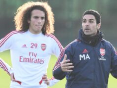 Bývalé eso Arsenalu si vybralo tri talenty Gunners, o ktorých si myslel, že sa dostanú na vrchol Čuba Akpom bol v knihách Arsenalu predtým, ako pokračoval