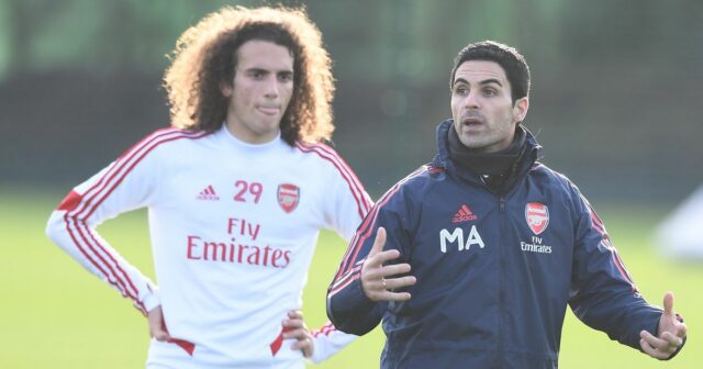 Bývalé eso Arsenalu si vybralo tri talenty Gunners, o ktorých Čuba Akpom bol v knihách Arsenalu predtým, ako pokračoval