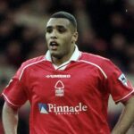 ROTTERDAM, HOLANDSKO - 20. marca: Pierre van Hooijdonk sa pozerá na prvý zápas štvrťfinále Ligy národov UEFA medzi Holandskom a Španielskom na štadióne Feijenoord 20. marca 2025 v holandskom Rotterdame. (Foto: Joris Verwijst/BSR Agency/Getty Images)